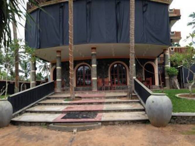 Warahena Beach Hotel
