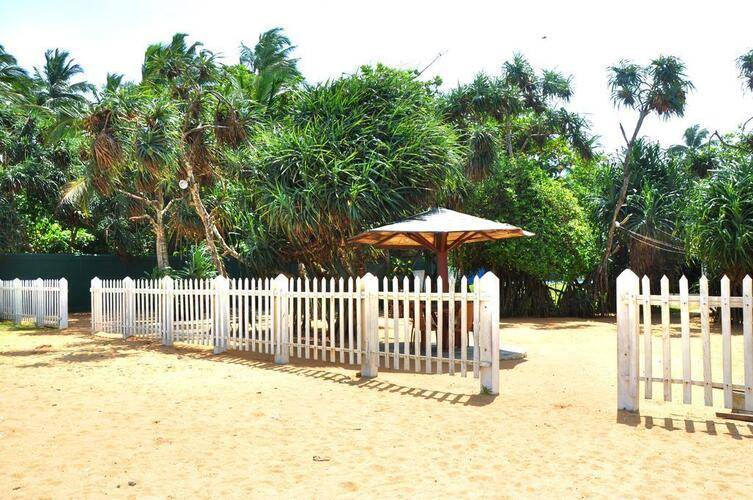 Green Shadows Beach Hotel