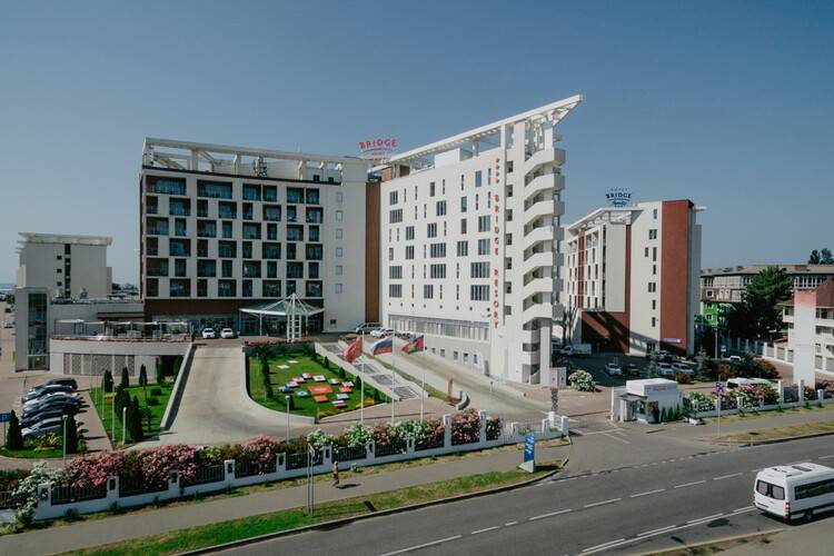 Bridge Family Resort (Бридж Фемили Резорт)