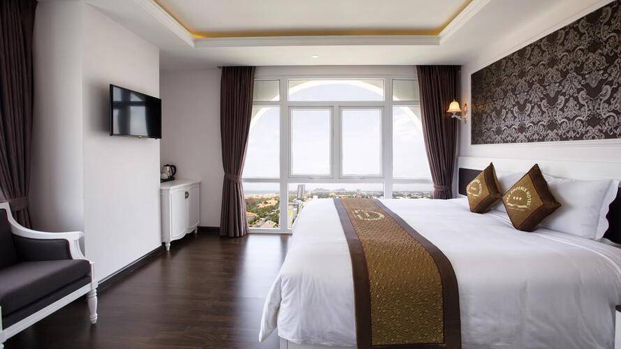 Sea Phoenix Hotel
