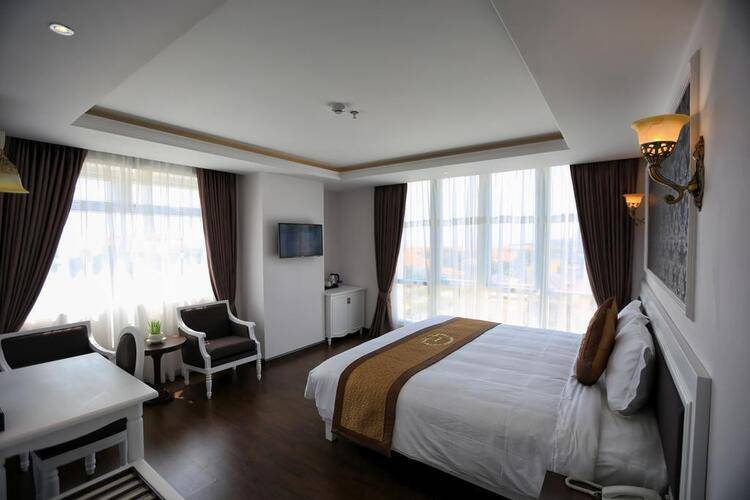 Sea Phoenix Hotel