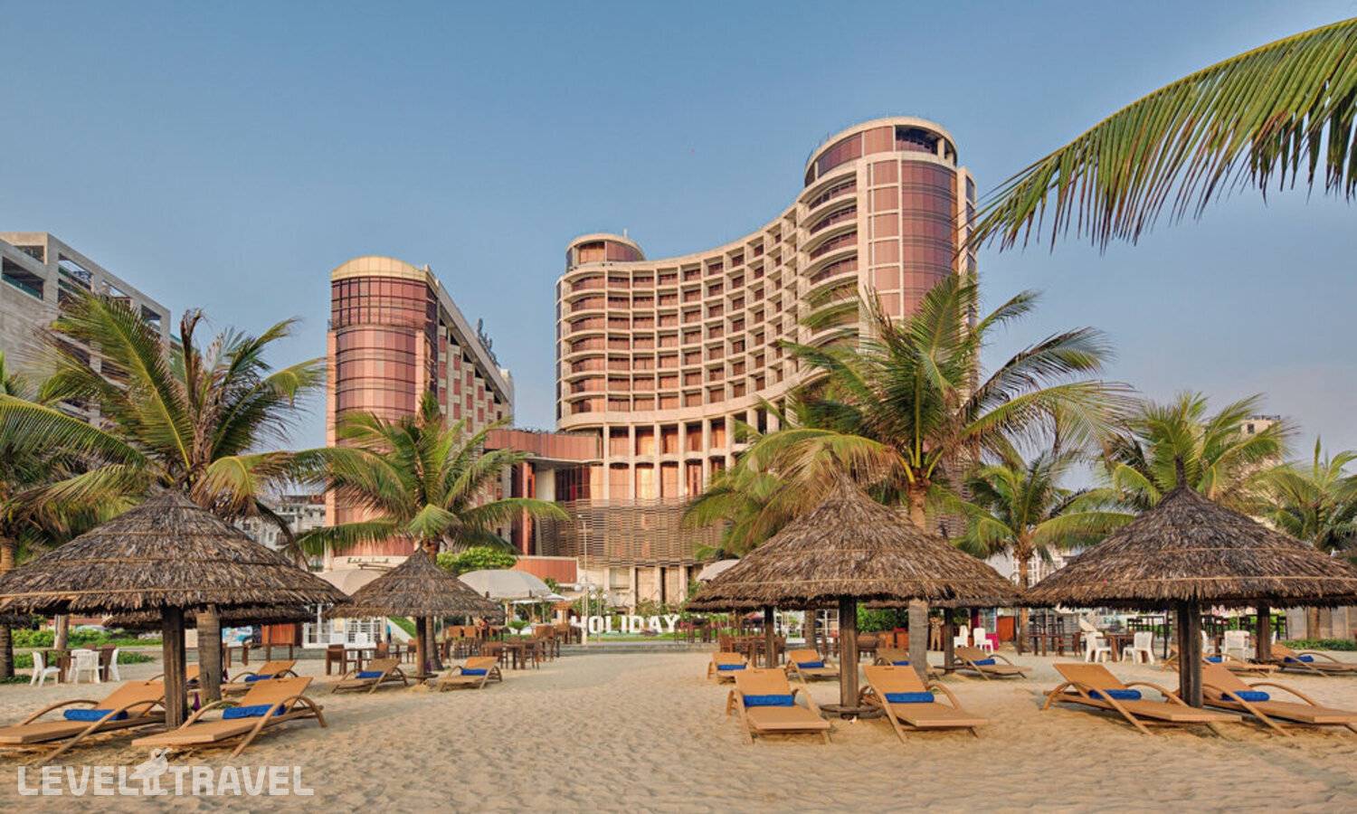 Отель Holiday Beach Hotel Danang — Дананг, Вьетнам