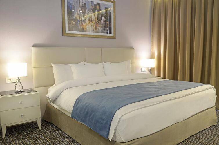City Avenue Hotel