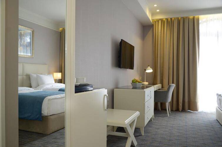 City Avenue Hotel