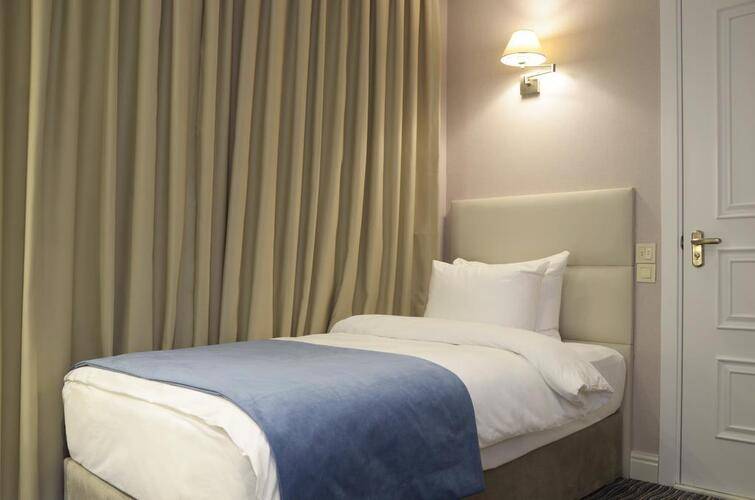 City Avenue Hotel