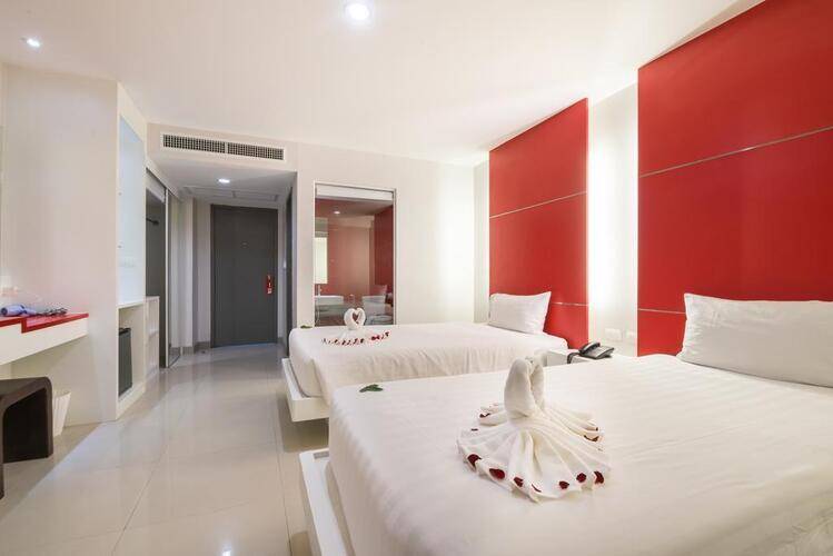 Alfresco Phuket Hotel