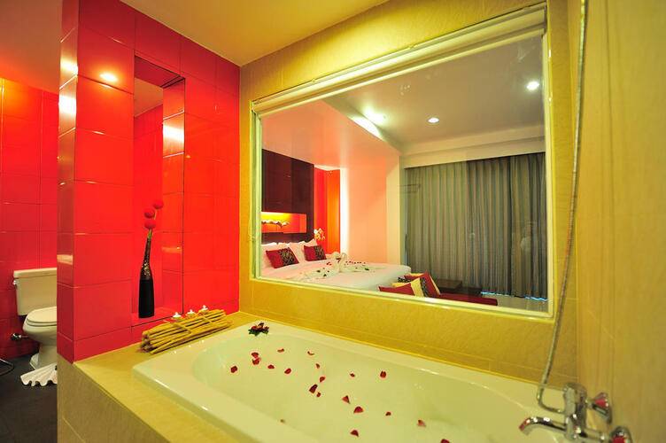 Alfresco Phuket Hotel