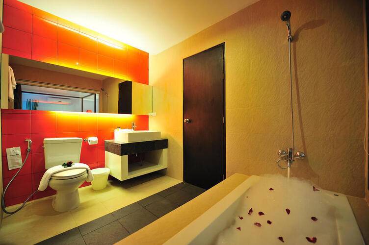 Alfresco Phuket Hotel