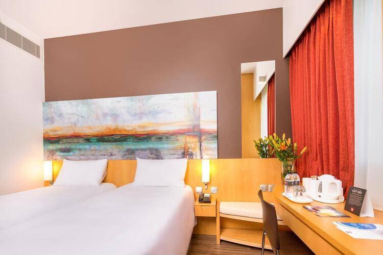 Ibis One Central