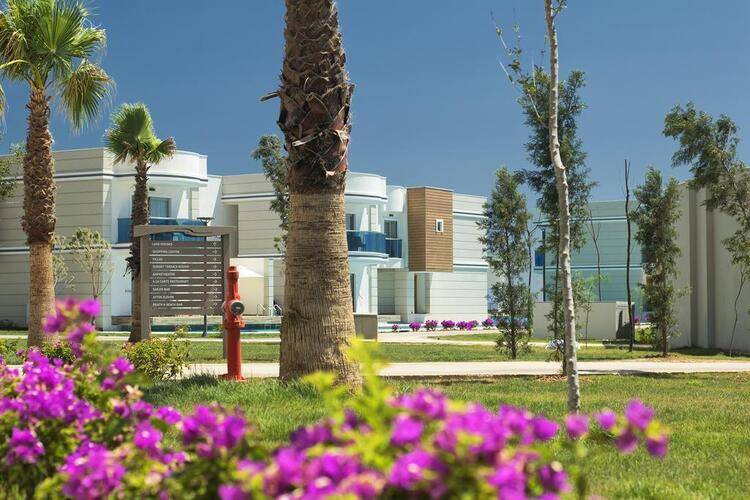 Aquasis Deluxe Resort & Spa