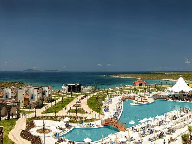 Aquasis Deluxe Resort & Spa