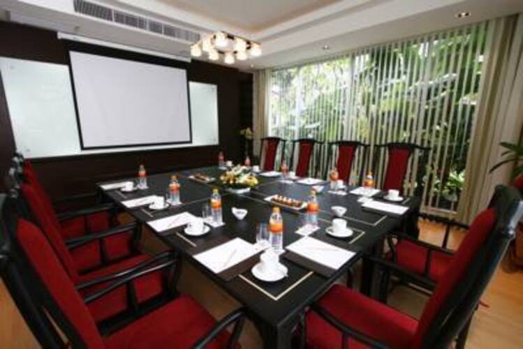 Bandara Suites Silom