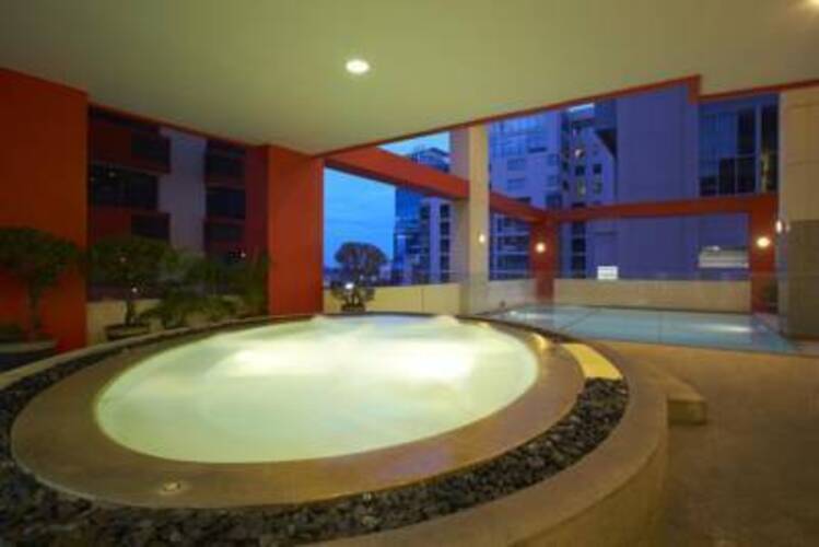 Bandara Suites Silom