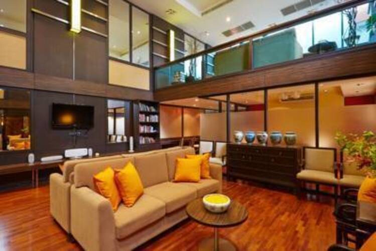 Bandara Suites Silom