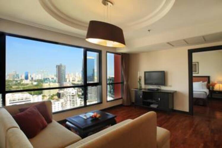 Bandara Suites Silom