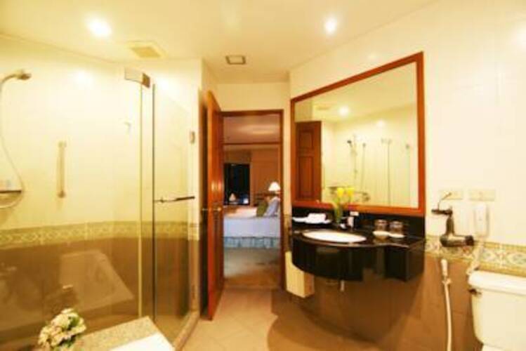 Grand Diamond Suites Hotel