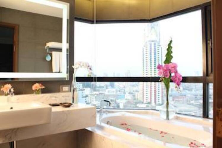 Grand Diamond Suites Hotel