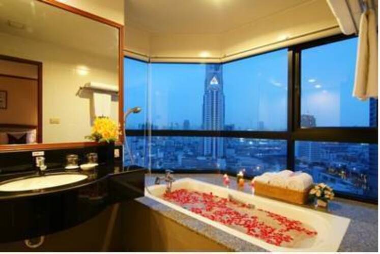 Grand Diamond Suites Hotel