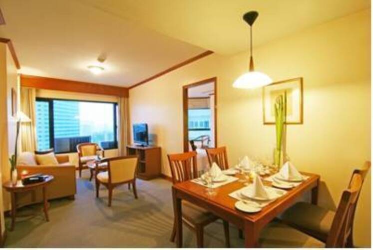 Grand Diamond Suites Hotel