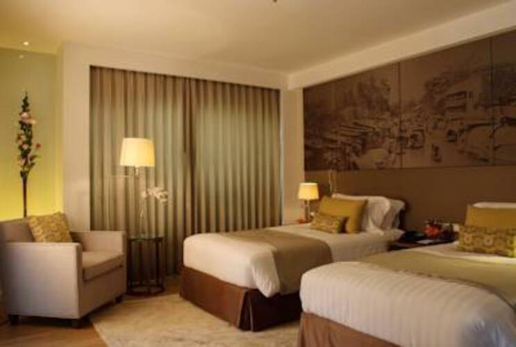 Grand Diamond Suites Hotel