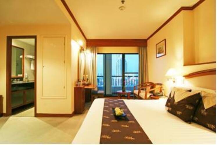 Grand Diamond Suites Hotel