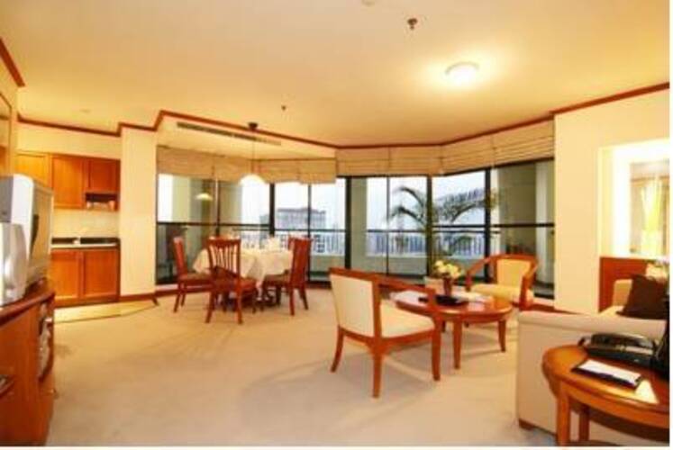 Grand Diamond Suites Hotel