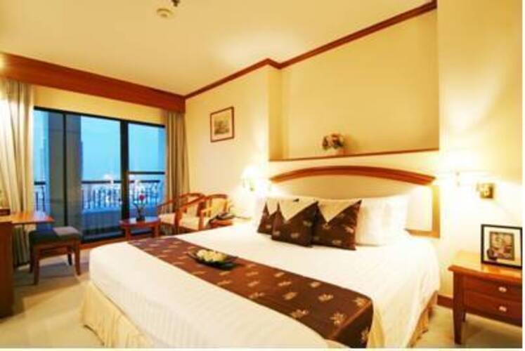 Grand Diamond Suites Hotel