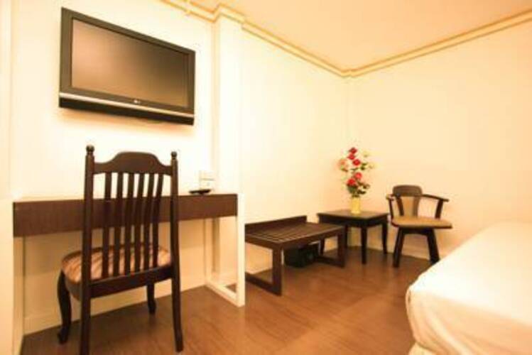 Khurana Inn