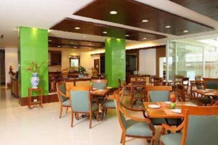 Royal View Resort Rangnam