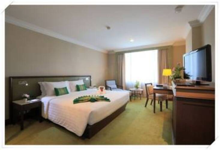 Golden Tulip Sovereign Hotel