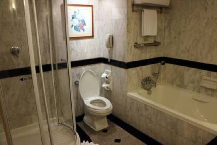 Golden Tulip Sovereign Hotel