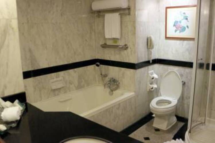 Golden Tulip Sovereign Hotel