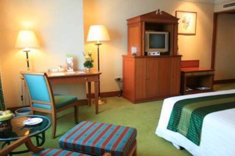 Golden Tulip Sovereign Hotel