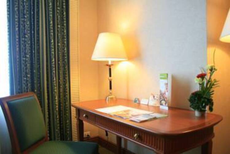 Golden Tulip Sovereign Hotel