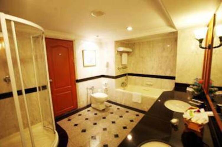 Golden Tulip Sovereign Hotel