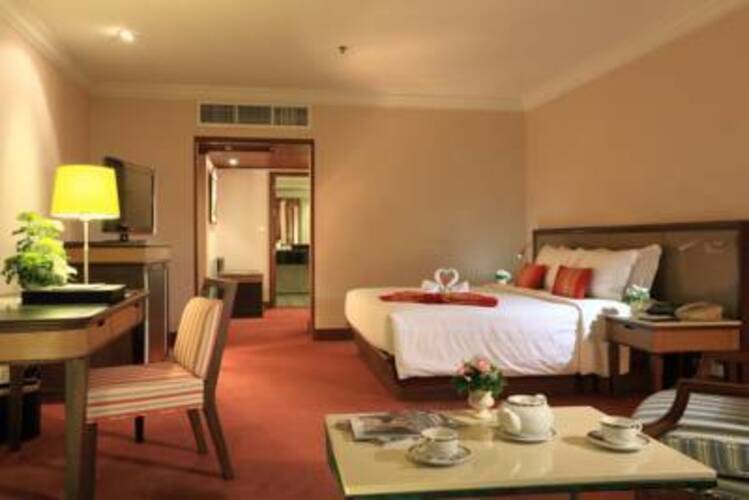 Golden Tulip Sovereign Hotel