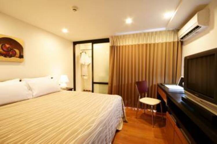 I Residence Sathorn (Ex. Premier Residence)