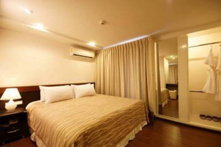 I Residence Sathorn (Ex. Premier Residence)