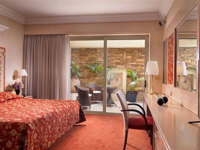 Holiday Suites