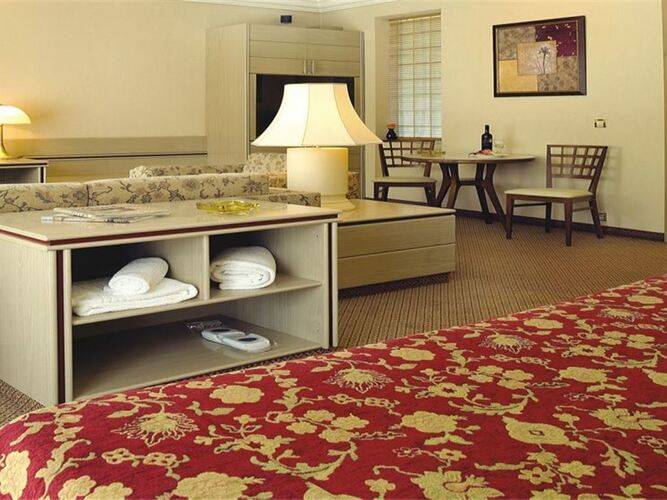 Holiday Suites