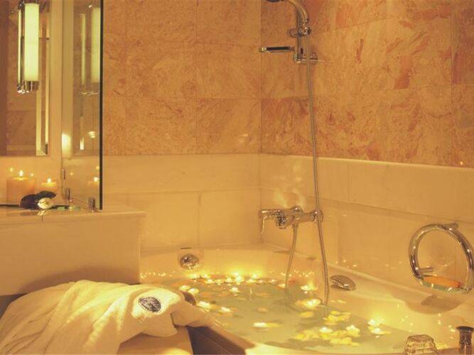 Holiday Suites