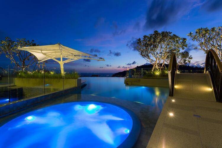 Crest Resort & Pool Villas