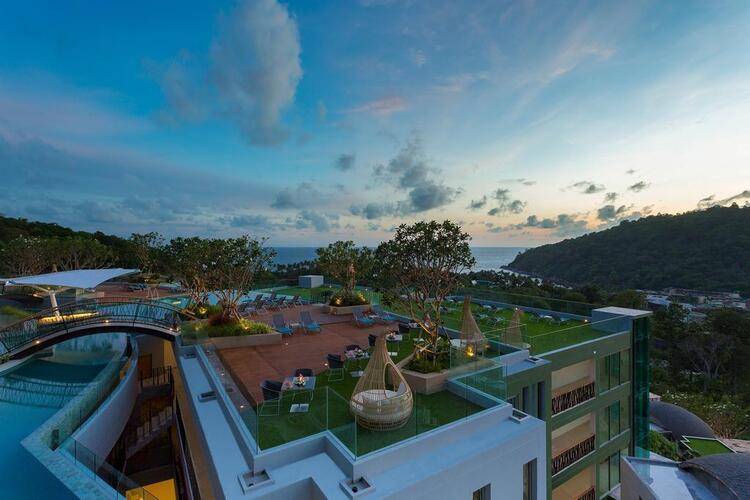 Crest Resort & Pool Villas