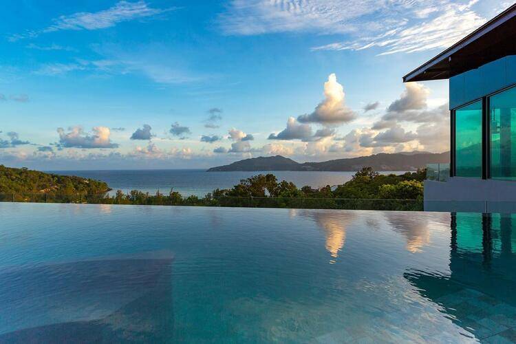 Crest Resort & Pool Villas