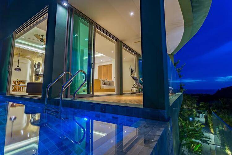 Crest Resort & Pool Villas