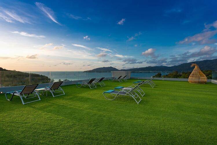Crest Resort & Pool Villas