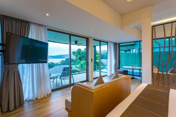 Crest Resort & Pool Villas