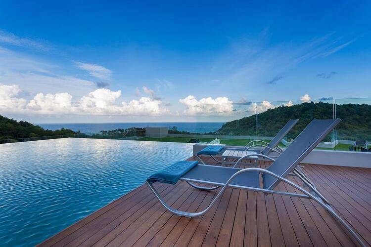 Crest Resort & Pool Villas