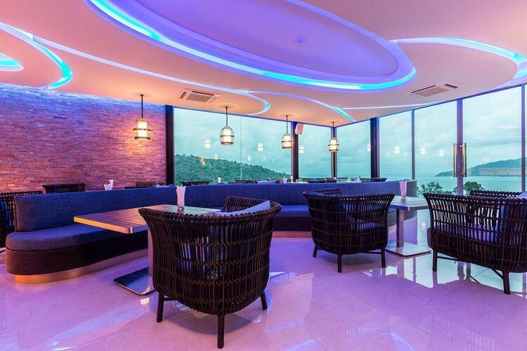Crest Resort & Pool Villas