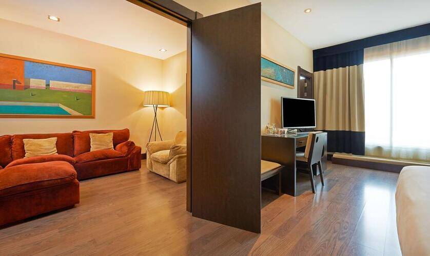 Nh Barcelona Eixample — фото 13